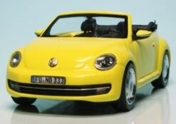 Schuco VW Beetle Cabriolet (2012) -Schuco 450747600 Schuco VW Beetle Cabriolet 2012 z3