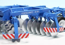 Schuco Set Mit Fortschritt B200 Aufsattelpflug Und B402 Scheibenegge -Schuco 450788200 schuco set mit fortschritt b200 aufsattelpflug und b402 scheibenegge 2