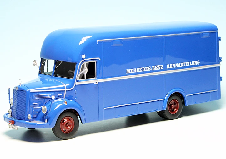 Schuco Mercedes Benz O3500 Renntransporter "Mercedes Benz Rennabteilung" 1 Schuco Mercedes Benz O3500 Renntransporter "Mercedes Benz Rennabteilung"