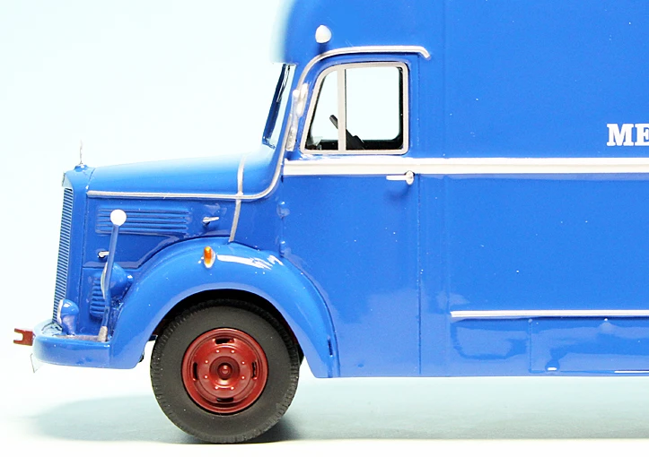 Schuco Mercedes Benz O3500 Renntransporter "Mercedes Benz Rennabteilung" 4 Schuco Mercedes Benz O3500 Renntransporter "Mercedes Benz Rennabteilung" – Bild 4