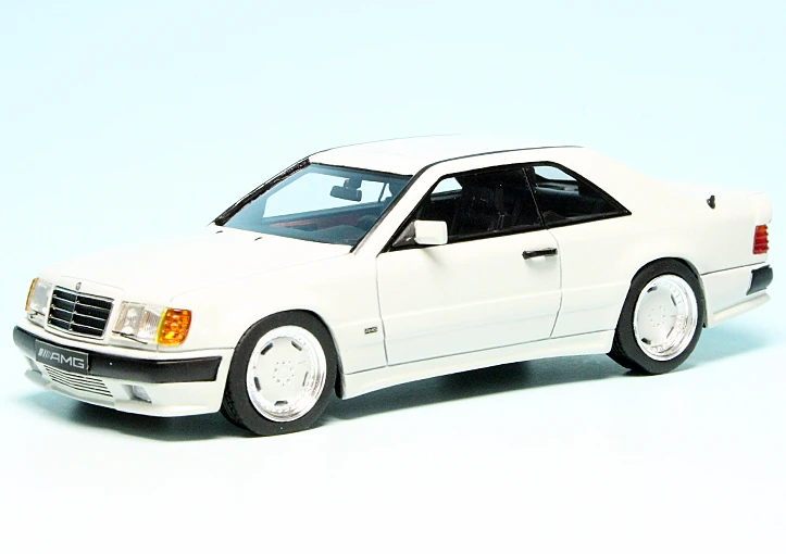 Schuco Mercedes Benz 300CE 6.0 AMG Coupé (C124) (1992) 1 Schuco Mercedes Benz 300CE 6.0 AMG Coupé (C124) (1992)