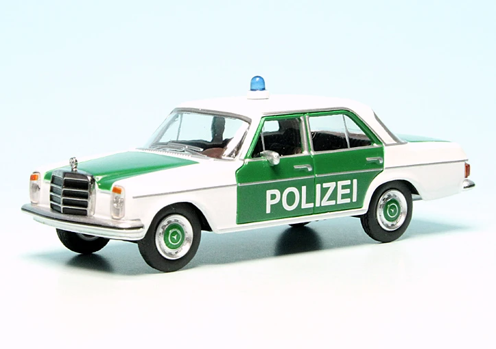 Schuco Mercedes Benz 200 /8 Limousine (W114) (1968) "Polizei" 1 Schuco Mercedes Benz 200 /8 Limousine (W114) (1968) "Polizei"