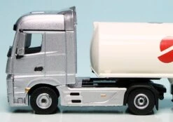 Schuco Mercedes Benz Actros (2011) Mit Unitas 2000 Tank-Auflieger "Schrader" -Schuco 452207000 Schuco Mercedes Benz Actros 2011 mit Unitas 2000 Tank Auflieger Schrader z4