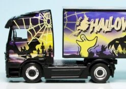 Schuco Mercedes Benz Actros LH Koffer-Sattelzug "Halloween" -Schuco 452242400 Schuco Mercedes Benz Actros LH Koffer Sattelzug Halloween z4