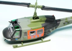 Schuco Bell UH 1D Rettungshubschrauber "Bundeswehr / SAR" 11 Schuco Bell UH 1D Rettungshubschrauber "Bundeswehr / SAR" -Schuco 452643200 schuco bell uh 1d rettungshubschrauber bundeswehr sar 4