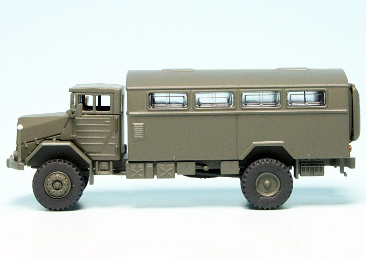 Schuco MAN LKW 5t GL 630 L2A Mit Kofferaufbau "Bundeswehr" 4 Schuco MAN LKW 5t GL 630 L2A Mit Kofferaufbau "Bundeswehr" – Bild 4