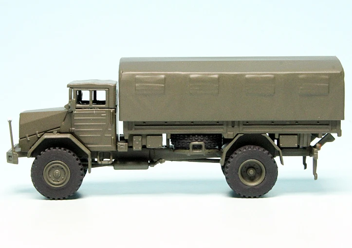 Schuco MAN LKW 5t GL 630 L2AE Pritsche/Plane "Bundeswehr" 4 Schuco MAN LKW 5t GL 630 L2AE Pritsche/Plane "Bundeswehr" – Bild 4