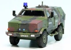 Schuco Dingo I Allschutzfahrzeug Militärpolizei "Bundeswehr - Military Police" -Schuco 452666800 schuco dingo i allschutzfahrzeug militaerpolizei bundeswehr military police 2
