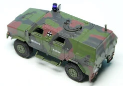 Schuco Dingo I Allschutzfahrzeug Militärpolizei "Bundeswehr - Military Police" -Schuco 452666800 schuco dingo i allschutzfahrzeug militaerpolizei bundeswehr military police 4