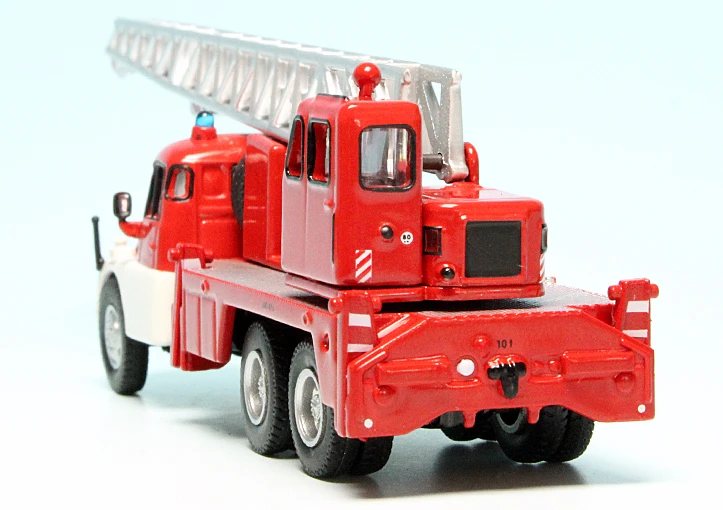 Schuco Tatra T138 6x6 Kranwagen "Feuerwehr" 6 Schuco Tatra T138 6x6 Kranwagen "Feuerwehr" – Bild 6