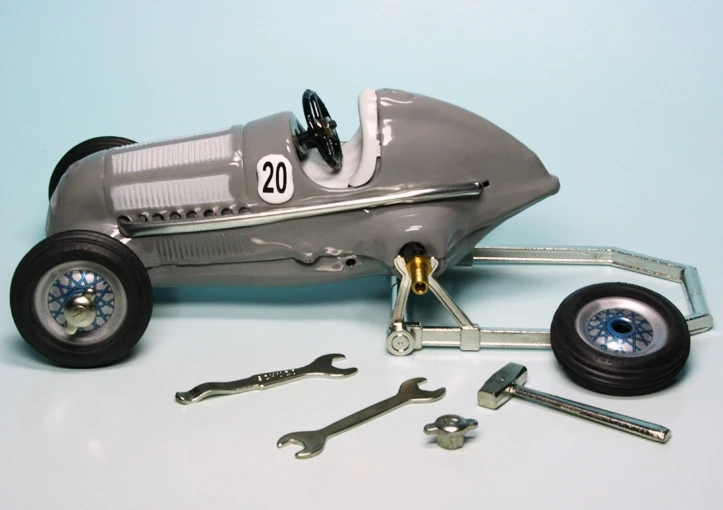Schuco Mercedes Benz 1936 Rennwagen / Schuco Studio I 1050 Montagekasten "20 Jahre Peter Nasshan Modellauto 4 Schuco Mercedes Benz 1936 Rennwagen / Schuco Studio I 1050 Montagekasten "20 Jahre Peter Nasshan Modellauto – Bild 4