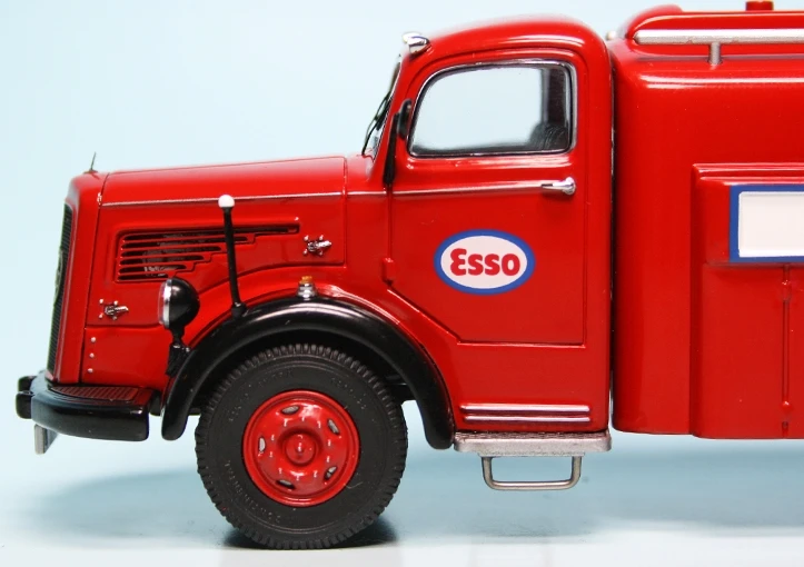 Schuco Mercedes Benz L6600 Tankwagen "Esso" 4 Schuco Mercedes Benz L6600 Tankwagen "Esso" – Bild 4