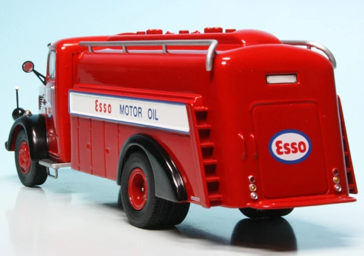 Schuco Mercedes Benz L6600 Tankwagen "Esso" 6 Schuco Mercedes Benz L6600 Tankwagen "Esso" – Bild 6