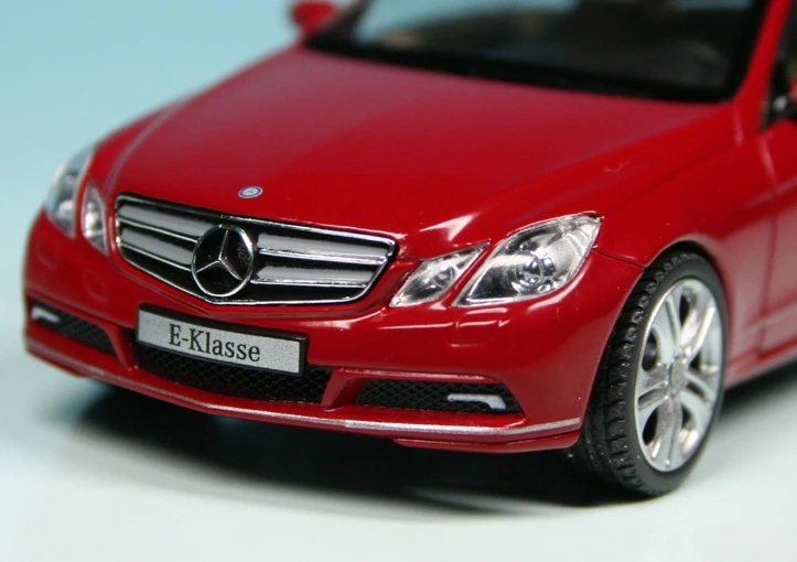 Schuco Mercedes Benz E-Klasse Coupé (C207) (2009) "Mercedes Benz Werbemodell" 3 Schuco Mercedes Benz E-Klasse Coupé (C207) (2009) "Mercedes Benz Werbemodell" – Bild 3