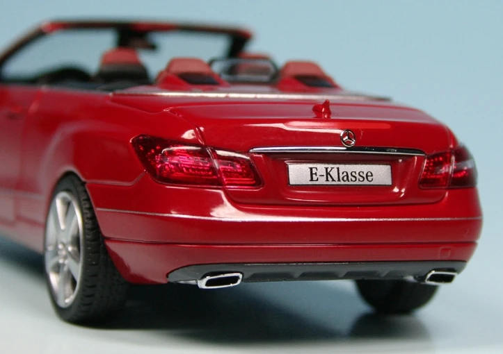 Schuco Mercedes Benz E-Klasse Cabriolet (A207) (2010) "Mercedes Benz Werbemodell" 6 Schuco Mercedes Benz E-Klasse Cabriolet (A207) (2010) "Mercedes Benz Werbemodell" – Bild 6
