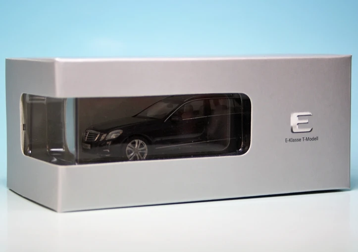 Schuco Mercedes Benz E-Klasse Avantgarde T-Modell (S212) (2009) "Mercedes Benz Werbemodell" 7 Schuco Mercedes Benz E-Klasse Avantgarde T-Modell (S212) (2009) "Mercedes Benz Werbemodell" – Bild 7