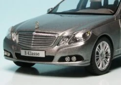 Schuco Mercedes Benz E-Klasse Elegance T-Modell (S212) (2009) "Mercedes Benz Werbemodell" -Schuco 901106 Schuco Mercedes Benz E Klasse Elegance T Modell S212 2009 Mercedes Werbemodell z3