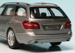 Schuco Mercedes Benz E-Klasse Elegance T-Modell (S212) (2009) "Mercedes Benz Werbemodell" -Schuco 901106 Schuco Mercedes Benz E Klasse Elegance T Modell S212 2009 Mercedes Werbemodell z6