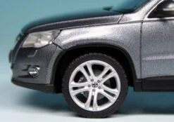 Schuco VW Tiguan Sport & Style (2007) "Volkswagen Werbemodell" 11 Schuco VW Tiguan Sport & Style (2007) "Volkswagen Werbemodell" -Schuco 902022 schuco vw tiguan sport style 2007 volkswagen werbemodell 4