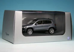 Schuco VW Tiguan Sport & Style (2007) "Volkswagen Werbemodell" 13 Schuco VW Tiguan Sport & Style (2007) "Volkswagen Werbemodell" -Schuco 902022 schuco vw tiguan sport style 2007 volkswagen werbemodell 6
