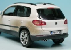 Schuco VW Tiguan Track & Field (2006) "Volkswagen Werbemodell" -Schuco 902029 Schuco VW Tiguan Track amp Field Volkswagen Werbemodell z6