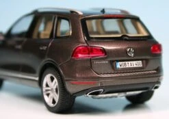 Schuco VW Touareg 4.2 V8 TDI (2010) "Volkswagen Werbemodell" -Schuco 902032 Schuco VW Touareg 4 2 V8 TDI 2010 Volkswagen Werbemodell z6