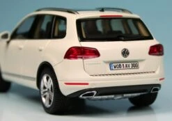 Schuco VW Touareg 4.2 V8 TDI (2010) "Volkswagen Werbemodell" -Schuco 902033 Schuco VW Touareg 4 2 V8 TDI 2010 Volkswagen Werbemodell z6
