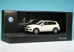Schuco VW Touareg 4.2 V8 TDI (2010) "Volkswagen Werbemodell" -Schuco 902033 Schuco VW Touareg 4 2 V8 TDI 2010 Volkswagen Werbemodell z7