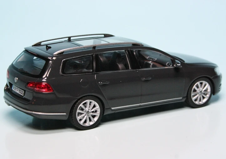 Schuco VW Passat Variant (2010) "Volkswagen Werbemodell" 2 Schuco VW Passat Variant (2010) "Volkswagen Werbemodell" – Bild 2