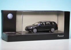 Schuco VW Passat Variant (2010) "Volkswagen Werbemodell" 13 Schuco VW Passat Variant (2010) "Volkswagen Werbemodell" -Schuco 902038 Schuco VW Passat Variant 2010 Volkswagen Werbemodell z7