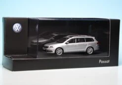Schuco VW Passat Variant (2010) "Volkswagen Werbemodell" -Schuco 902040 Schuco VW Passat Variant 2010 Volkswagen Werbemodell z7