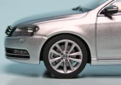 Schuco VW Passat Limousine (2010) "Volkswagen Werbemodell" -Schuco 902043 Schuco VW Passat Limousine 2010 Volkswagen Werbemodell z4