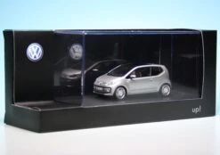 Schuco VW Up! 2-türig (2011) "Volkswagen Werbemodell" -Schuco 902051 Schuco VW up 2 trig 2011 Volkswagen Werbemodell z7