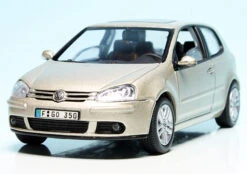Schuco VW Golf V (2003) "Volkswagen Werbemodell" -Schuco 902107 schuco vw golf v 2003 volkswagen werbemodell 2