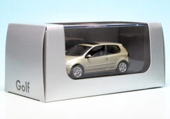 Schuco VW Golf V (2003) "Volkswagen Werbemodell" -Schuco 902107 schuco vw golf v 2003 volkswagen werbemodell 6