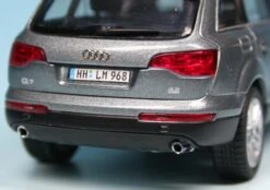 Schuco Audi Q7 4.2 FSI (2005) "Audi Werbemodell" -Schuco 905007 schuco audi q7 42 fsi 2005 audi werbemodell 3