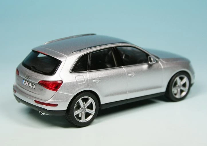 Schuco Audi Q5 3.0 TDI (2008) "Audi Werbemodell" 2 Schuco Audi Q5 3.0 TDI (2008) "Audi Werbemodell" – Bild 2