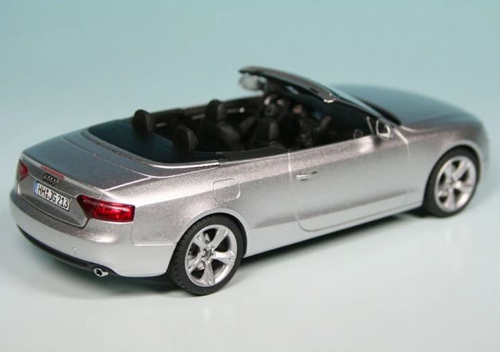 Schuco Audi A5 3.0 TDI Quattro Cabriolet (2009) "Audi Werbemodell" 2 Schuco Audi A5 3.0 TDI Quattro Cabriolet (2009) "Audi Werbemodell" – Bild 2