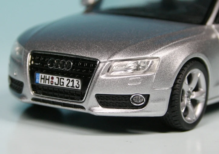 Schuco Audi A5 3.0 TDI Quattro Cabriolet (2009) "Audi Werbemodell" 3 Schuco Audi A5 3.0 TDI Quattro Cabriolet (2009) "Audi Werbemodell" – Bild 3