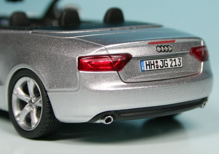 Schuco Audi A5 3.0 TDI Quattro Cabriolet (2009) "Audi Werbemodell" 5 Schuco Audi A5 3.0 TDI Quattro Cabriolet (2009) "Audi Werbemodell" – Bild 5