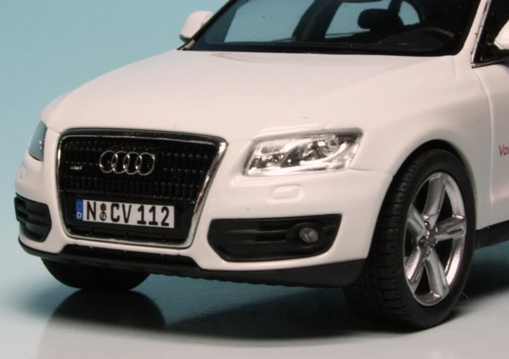 Schuco Audi Q5 3.0 TDI (2008) "Schuco - Vorsprung Durch Qualität" 3 Schuco Audi Q5 3.0 TDI (2008) "Schuco - Vorsprung Durch Qualität" – Bild 3