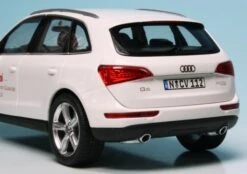 Schuco Audi Q5 3.0 TDI (2008) "Schuco - Vorsprung Durch Qualität" 12 Schuco Audi Q5 3.0 TDI (2008) "Schuco - Vorsprung Durch Qualität" -Schuco 905043 Schuco Audi Q5 3 0 TDI 2008 Schuco Vorsprung durch Qualitt z6