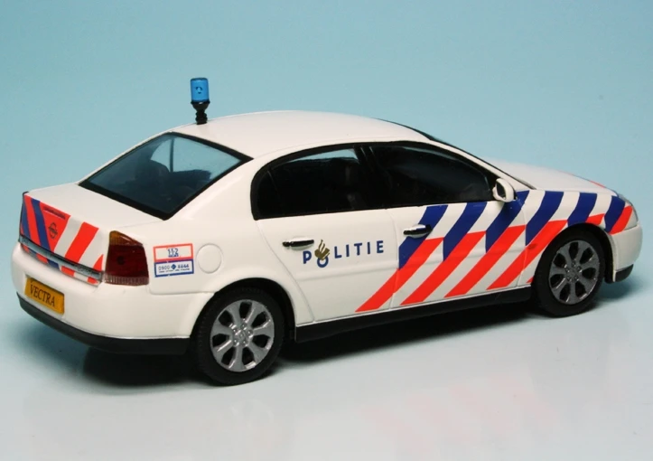 Schuco Opel Vectra C Stufenheck (2002) "Politie" 2 Schuco Opel Vectra C Stufenheck (2002) "Politie" – Bild 2