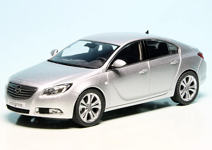 Schuco Opel Insignia Fliessheck (2008) "Opel Werbemodell" 1 Schuco Opel Insignia Fliessheck (2008) "Opel Werbemodell"