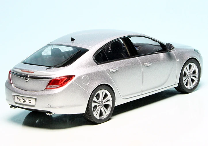 Schuco Opel Insignia Fliessheck (2008) "Opel Werbemodell" 2 Schuco Opel Insignia Fliessheck (2008) "Opel Werbemodell" – Bild 2