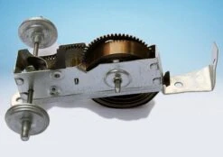 Schuco Uhrwerk Mit Hinterachse Und Handbremshebel -Schuco SCH ET013 Schuco Uhrwerk mit Hinterachse und Handbremshebel z3